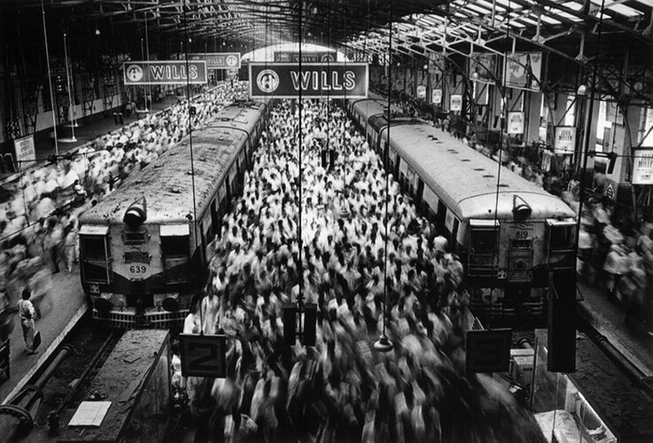 Photo on photo paper - late print - courtesy signed -24 x 35,5 on 30,2 x 42 cm