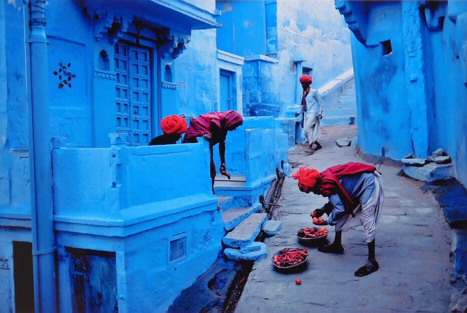 Colour photo on photo paper- late print - courtesy signed -25 x 37,5 on 30,5 x 43 cm