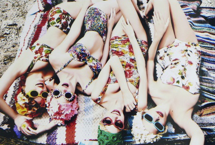 Colour photo on photo paper - late print - courtesy signed - 24,5 x 36 on 30,5 x 42 cm
