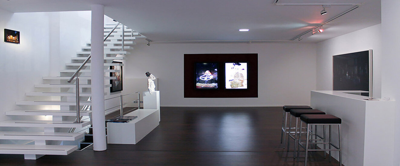 It shows a picture of an exhibition with Lee Lee Nam, Gregory Crewdson and Anderas Wachter.
